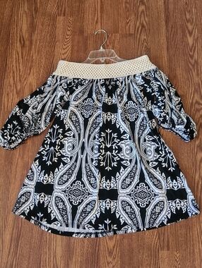 Women's Black & White Off-Shoulder Tunic Top